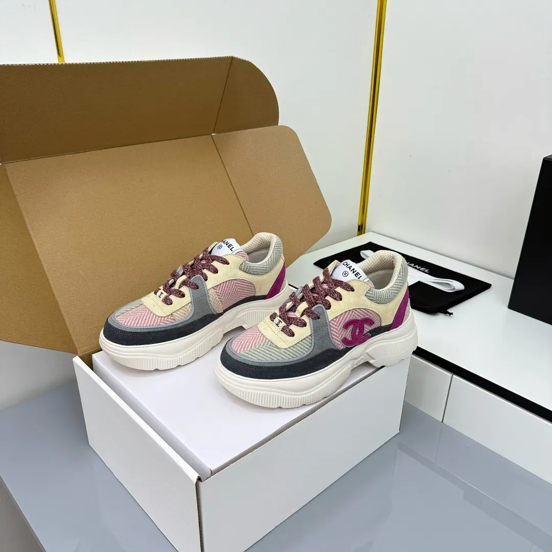 👟👟Ex-factory price 620👟👟 Chanel bread shoes ~ original calfskin panda shoes Chanel 25C latest hot style panda black and white sports shoes casual sneakers Xiaoxiang hot item classic black and white panda color coco girls must pay Fabric: original custom mixed sheepskin lining: original imported breathable mesh lining outsole: Original molded rubber + TPU combination Size: Women's 35-41